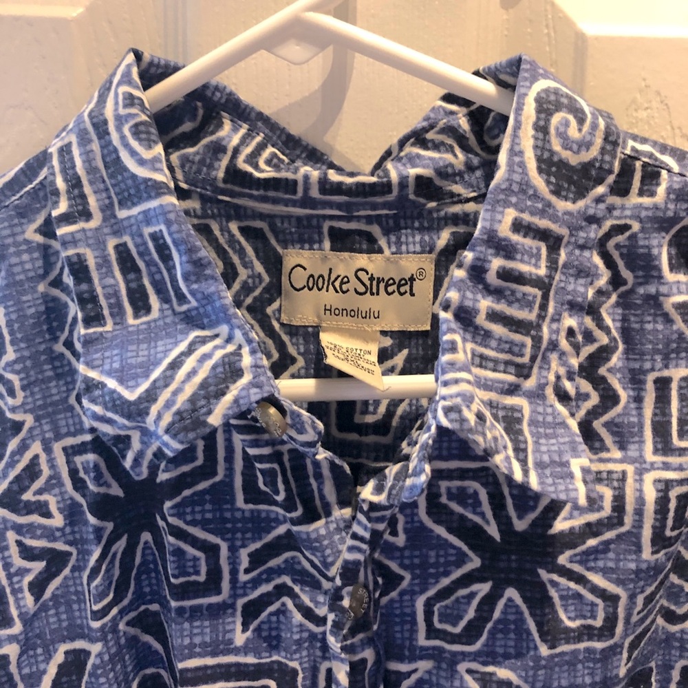 Hawaiian shirt or Aloha shirt